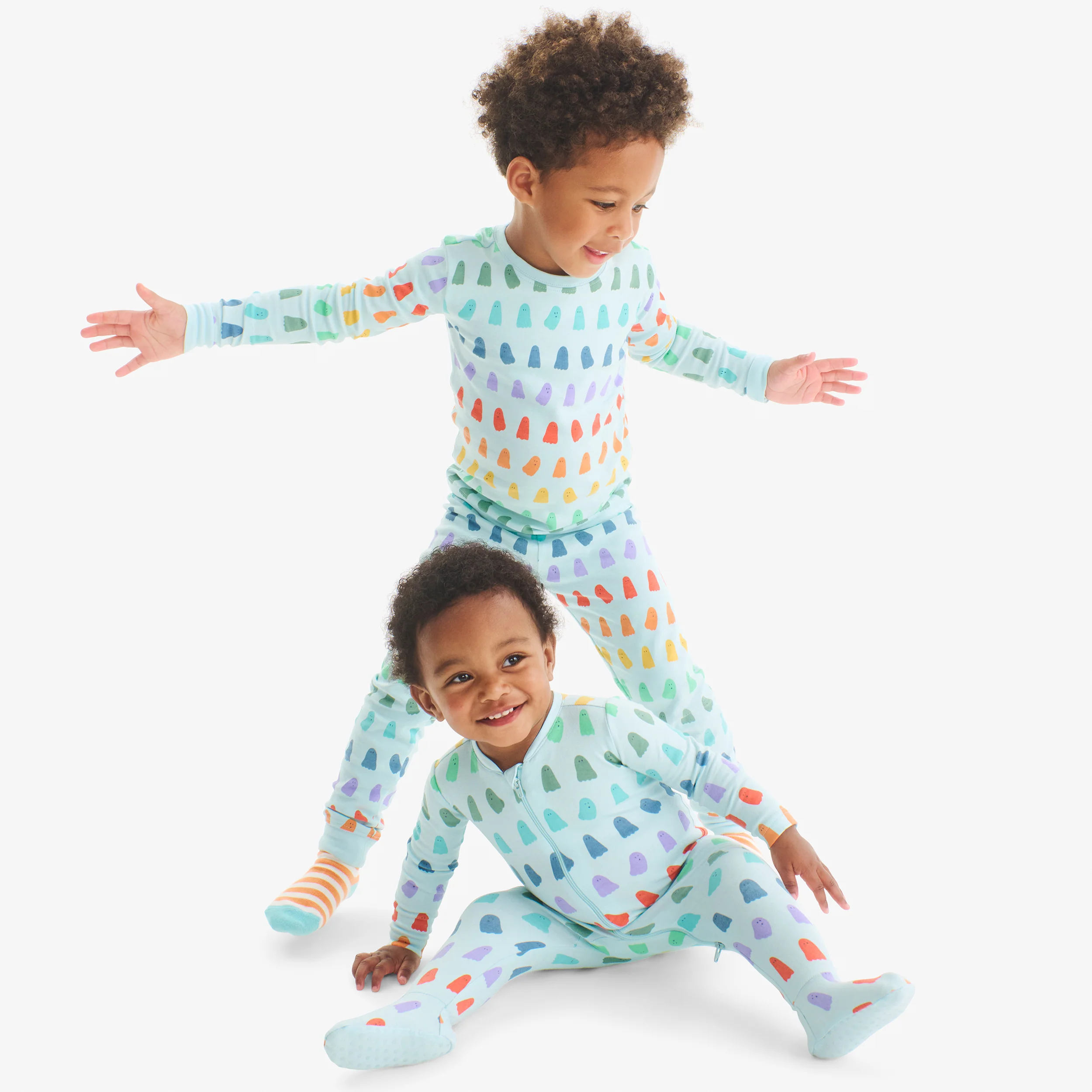 Baby organic zip footie in rainbow ghosts - Image 4